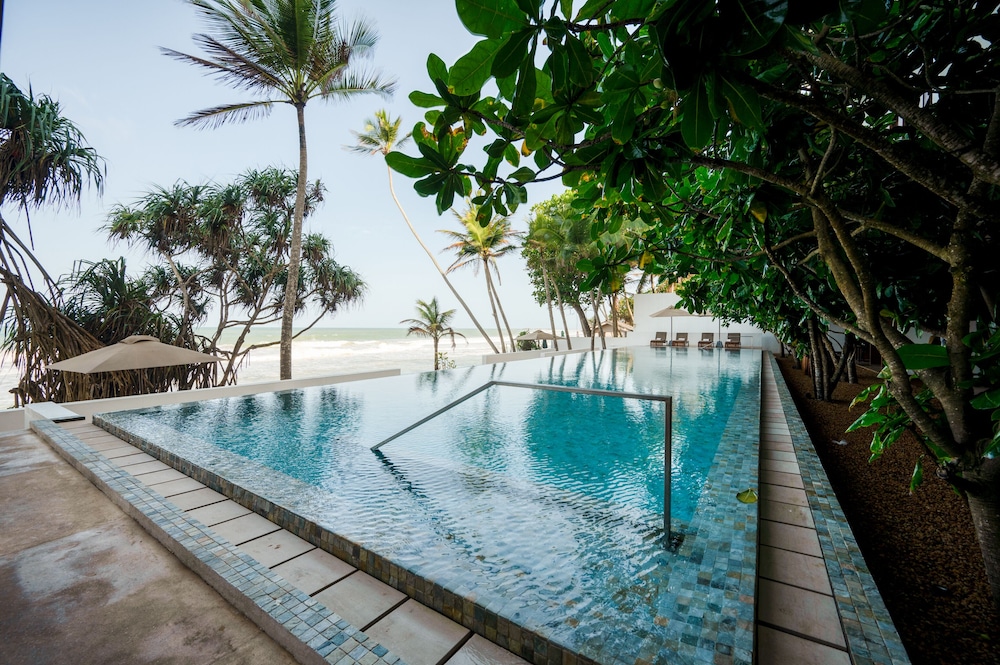 Riff Hikkaduwa — Swimming pool in Hikkaduwa, Southern Province