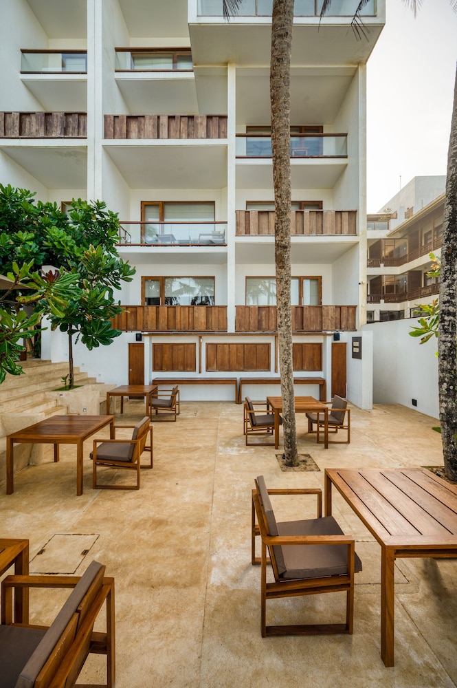 Riff Hikkaduwa — Restaurant & bars in Hikkaduwa, Southern Province