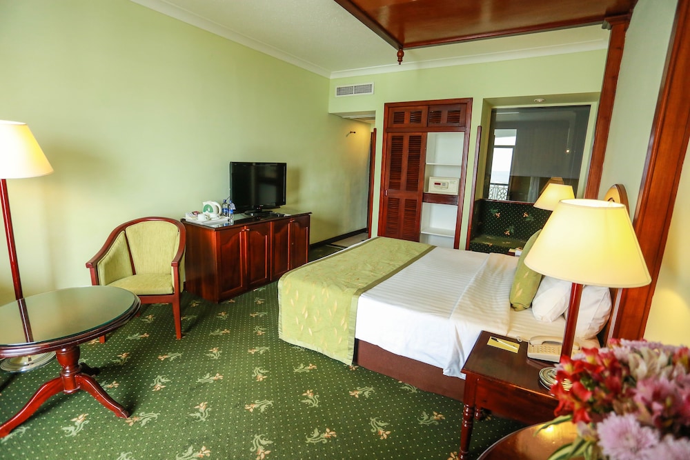 Mount Lavinia Hotel — Hotel rooms in Dehiwala-Mount Lavinia, Western Province