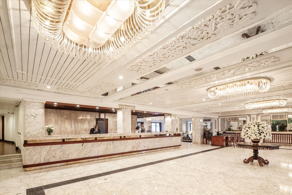 Mount Lavinia Hotel — Hotel building in Dehiwala-Mount Lavinia, Western Province