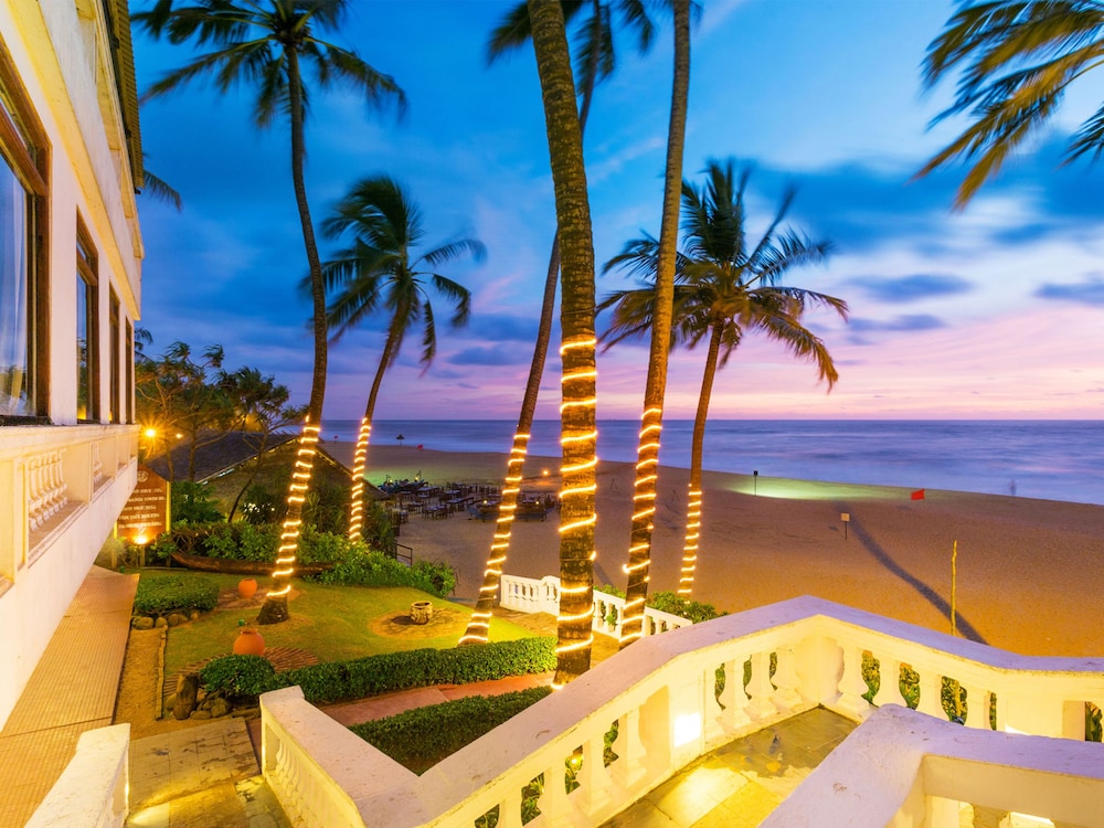 Mount Lavinia Hotel — Beach in Dehiwala-Mount Lavinia, Western Province
