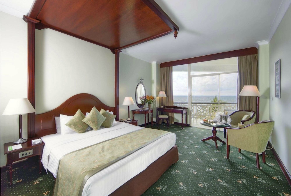 Mount Lavinia Hotel — Hotel rooms in Dehiwala-Mount Lavinia, Western Province
