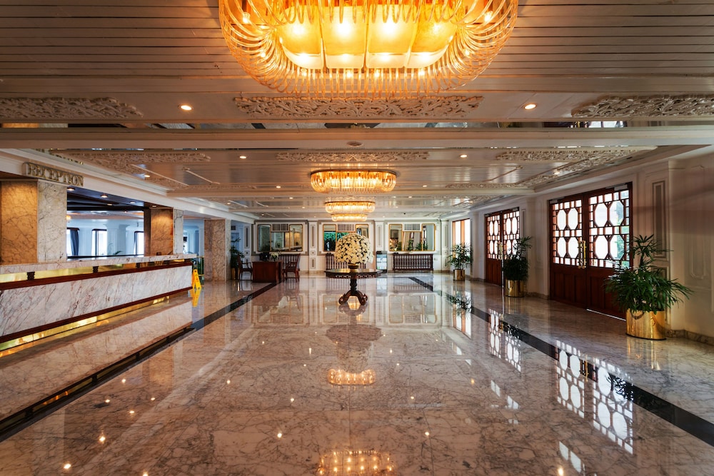 Mount Lavinia Hotel — Hotel building in Dehiwala-Mount Lavinia, Western Province