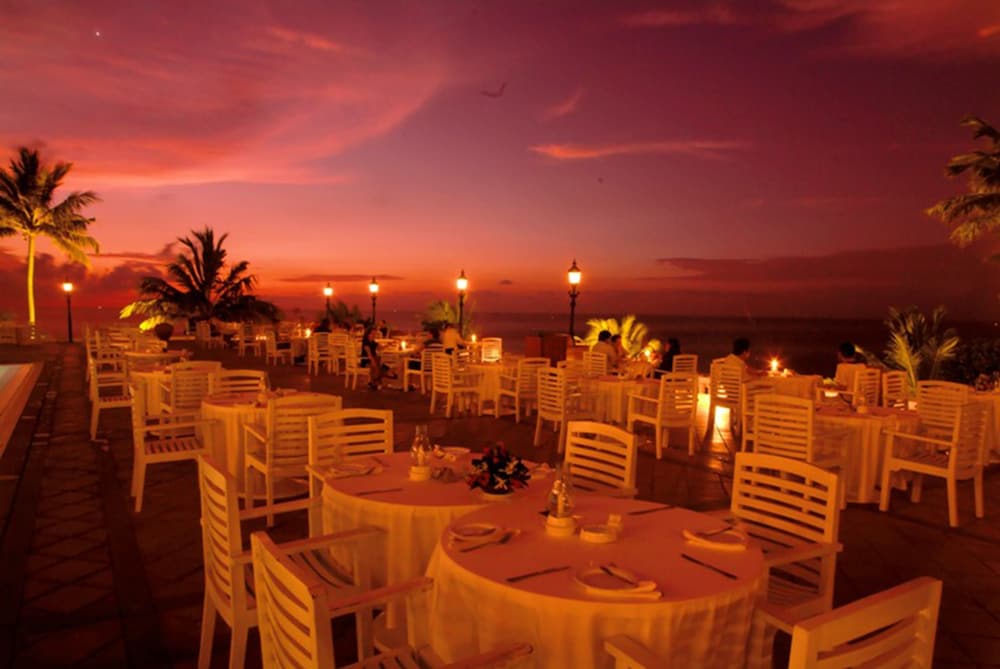 Mount Lavinia Hotel — Restaurant & bars in Dehiwala-Mount Lavinia, Western Province