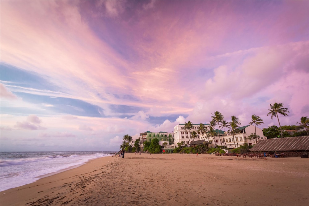 Mount Lavinia Hotel — Beach in Dehiwala-Mount Lavinia, Western Province