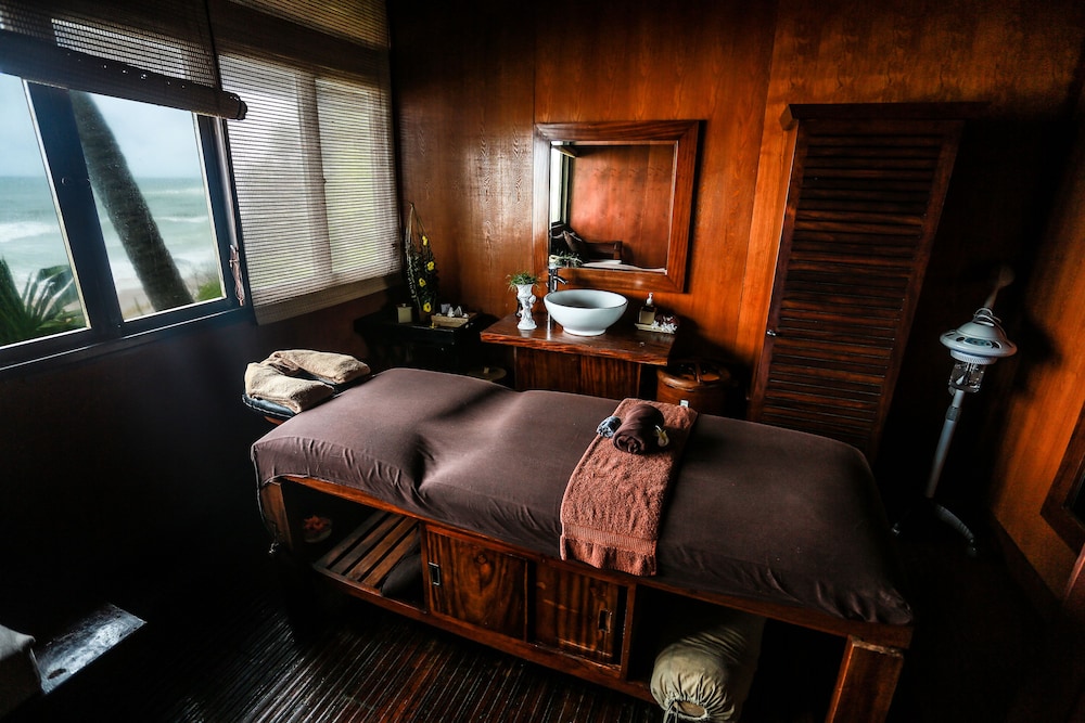Mount Lavinia Hotel — Hotel rooms in Dehiwala-Mount Lavinia, Western Province