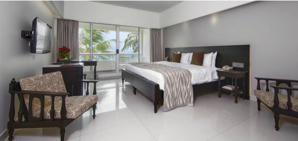 Mount Lavinia Hotel — Hotel rooms in Dehiwala-Mount Lavinia, Western Province
