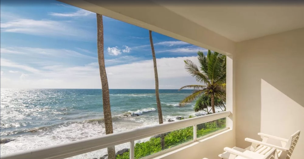 Mount Lavinia Hotel — Beach in Dehiwala-Mount Lavinia, Western Province