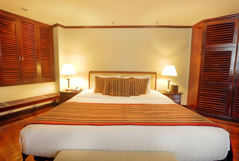 Mount Lavinia Hotel — Hotel rooms in Dehiwala-Mount Lavinia, Western Province