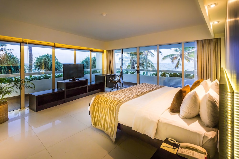 Mount Lavinia Hotel — Hotel rooms in Dehiwala-Mount Lavinia, Western Province