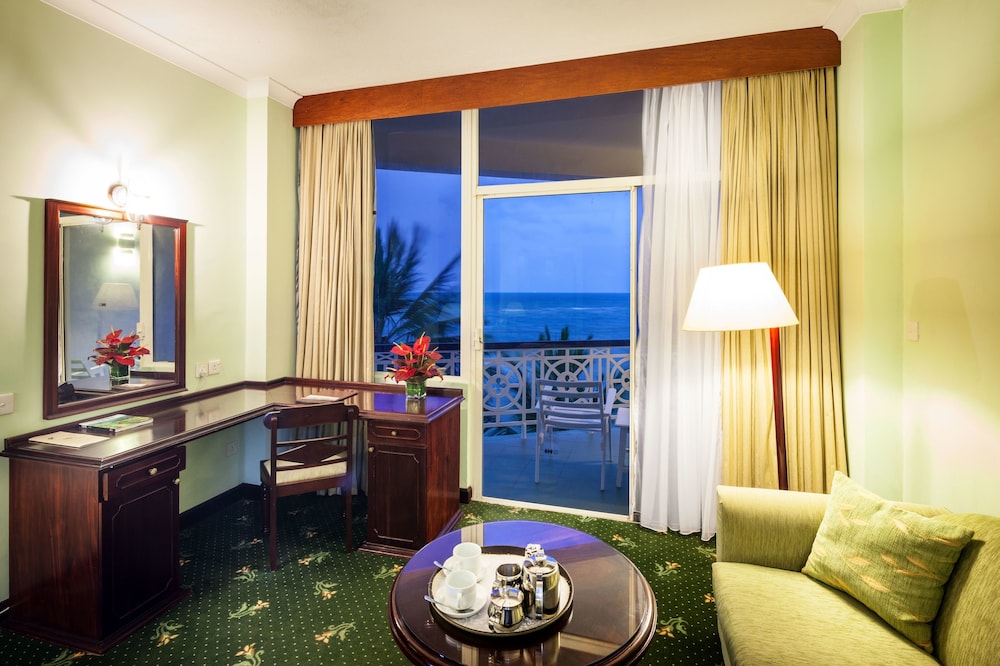 Mount Lavinia Hotel — Hotel rooms in Dehiwala-Mount Lavinia, Western Province