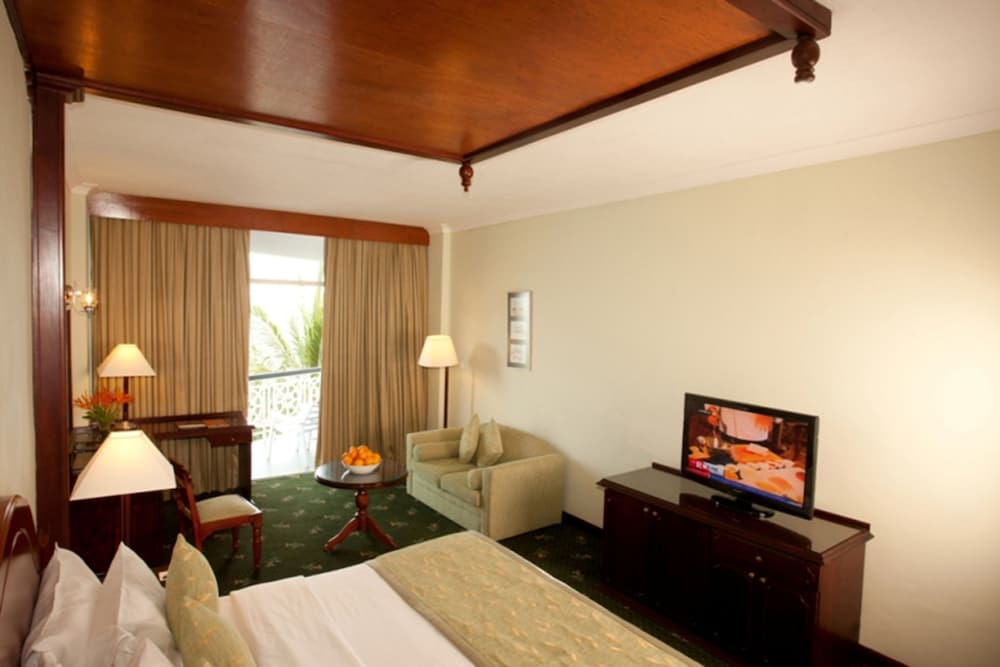 Mount Lavinia Hotel — Hotel rooms in Dehiwala-Mount Lavinia, Western Province