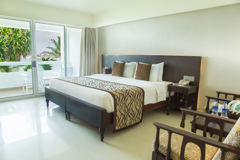 Mount Lavinia Hotel — Hotel rooms in Dehiwala-Mount Lavinia, Western Province