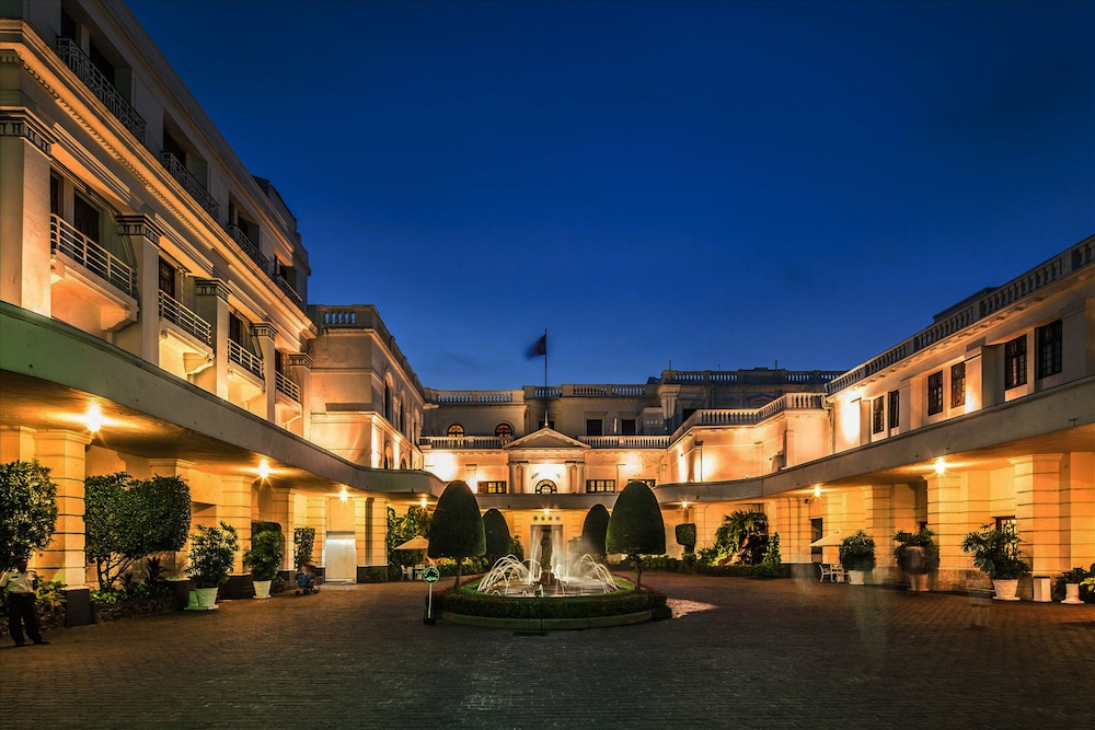 Mount Lavinia Hotel — Hotel building in Dehiwala-Mount Lavinia, Western Province