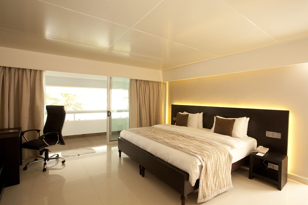Mount Lavinia Hotel — Hotel rooms in Dehiwala-Mount Lavinia, Western Province