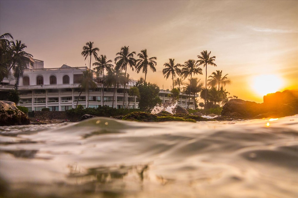 Mount Lavinia Hotel — Beach in Dehiwala-Mount Lavinia, Western Province
