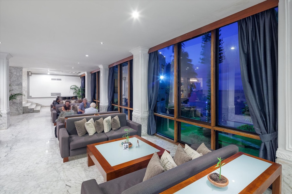 Mount Lavinia Hotel — Restaurant & bars in Dehiwala-Mount Lavinia, Western Province