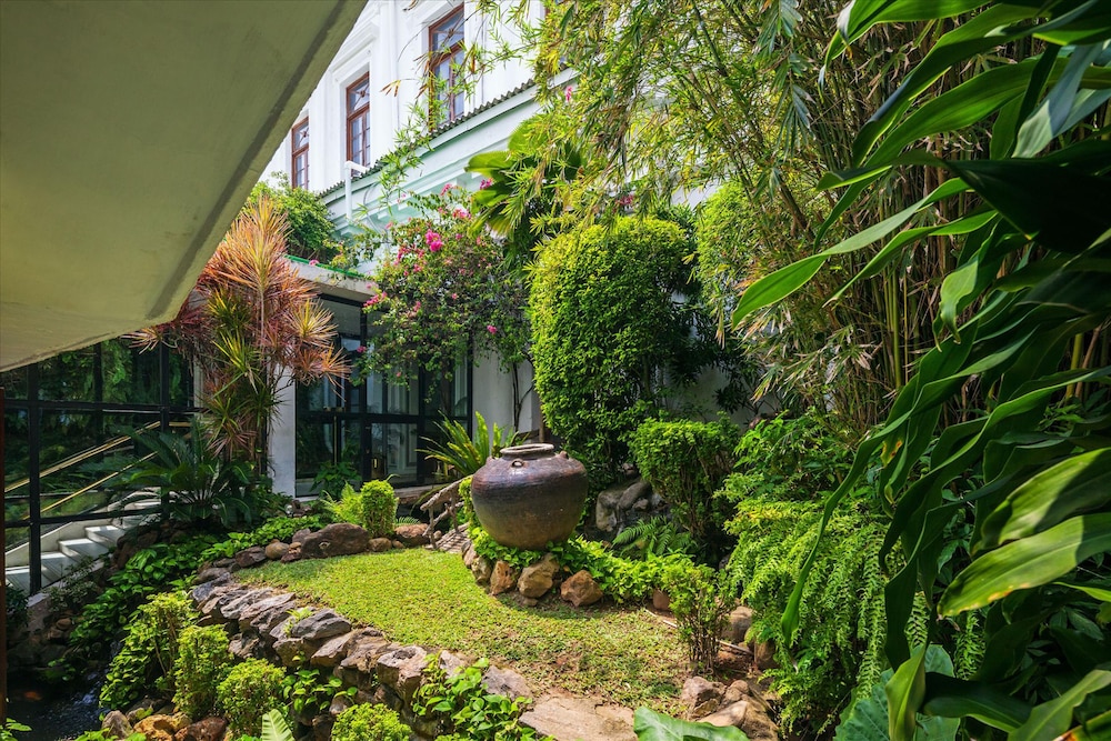 Mount Lavinia Hotel — Hotel building in Dehiwala-Mount Lavinia, Western Province