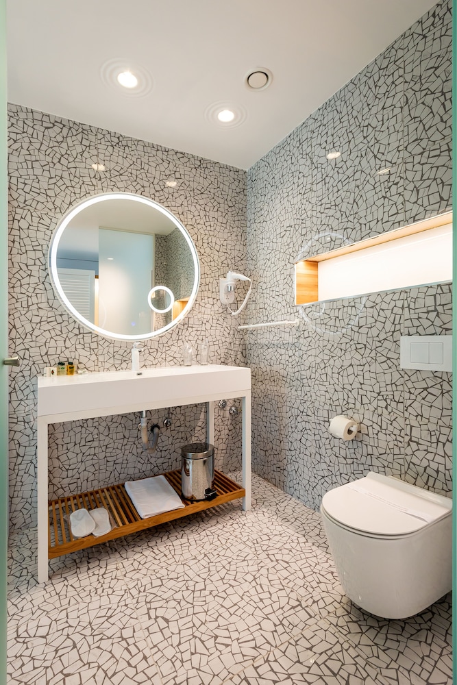 Carine Hotel Kumbor — Hotel rooms in Kumbor, Herceg Novi Municipality