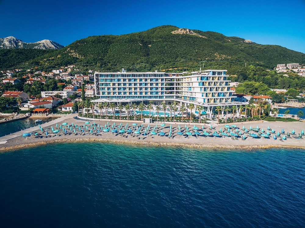 Carine Hotel Kumbor — Main photo in Kumbor, Herceg Novi Municipality