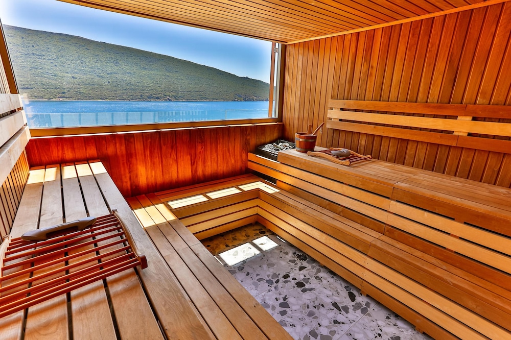 Carine Hotel Kumbor — Spa in Kumbor, Herceg Novi Municipality