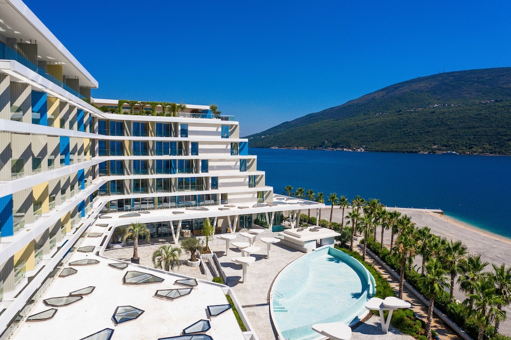Carine Hotel Kumbor — Hotel building in Kumbor, Herceg Novi Municipality