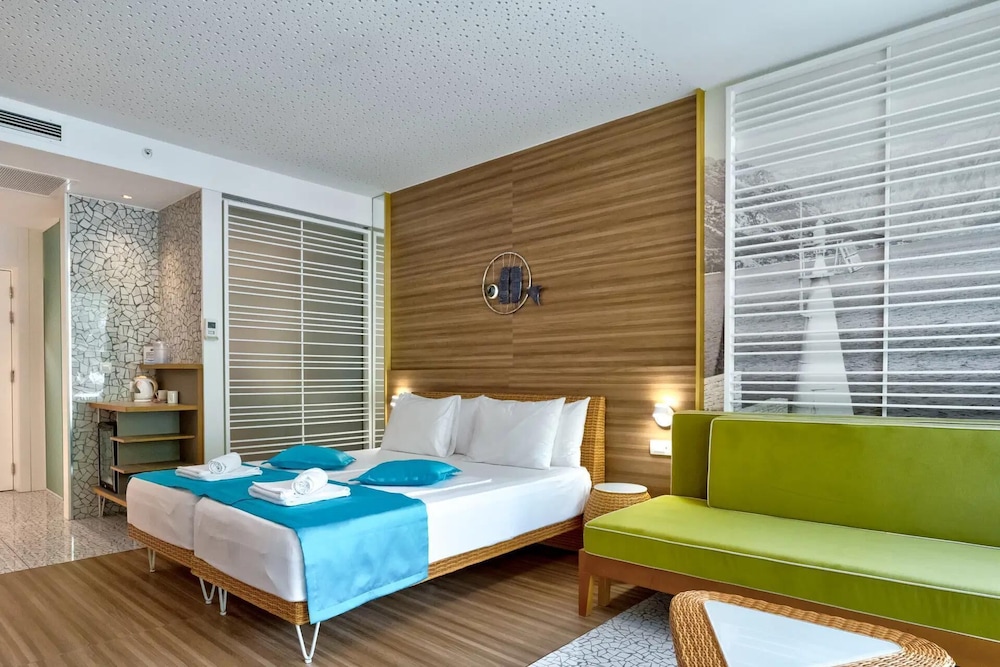 Carine Hotel Kumbor — Hotel rooms in Kumbor, Herceg Novi Municipality