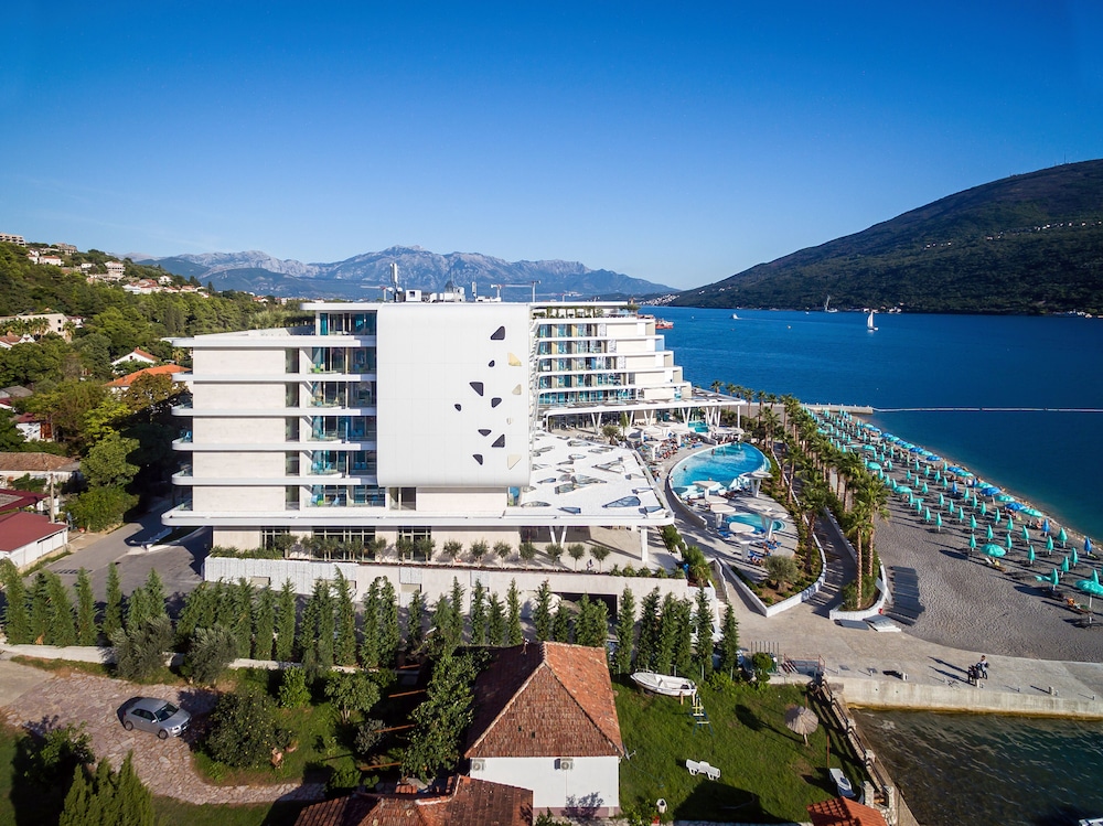 Carine Hotel Kumbor — Hotel building in Kumbor, Herceg Novi Municipality