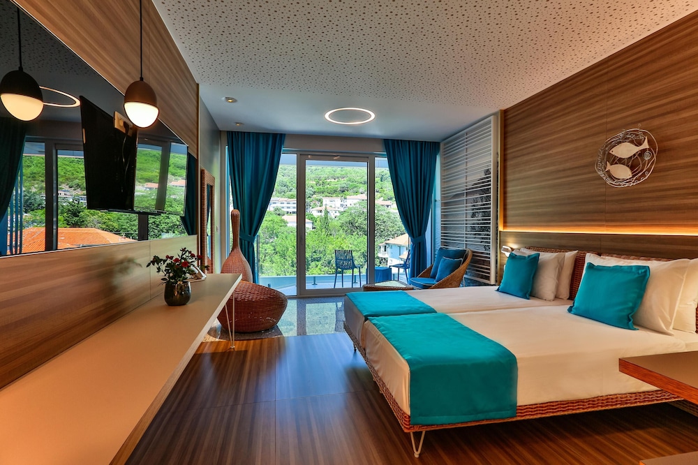 Carine Hotel Kumbor — Hotel rooms in Kumbor, Herceg Novi Municipality