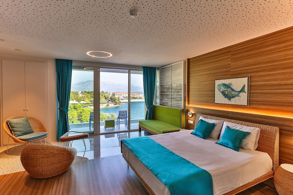 Carine Hotel Kumbor — Hotel rooms in Kumbor, Herceg Novi Municipality