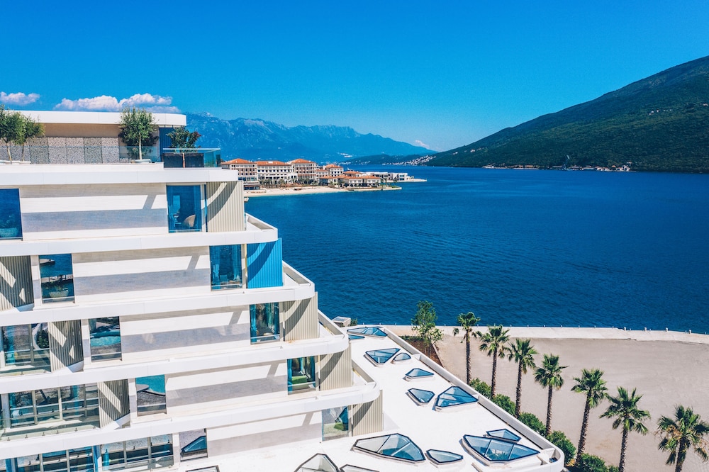 Carine Hotel Kumbor — Hotel building in Kumbor, Herceg Novi Municipality