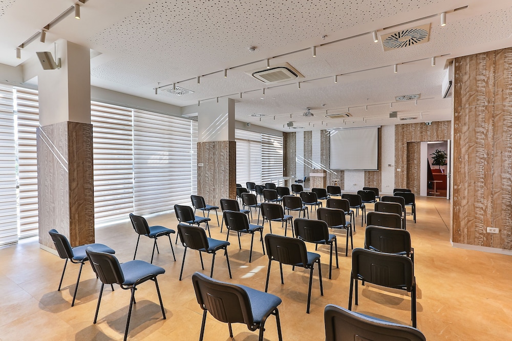 Carine Hotel Kumbor — Hotel building in Kumbor, Herceg Novi Municipality