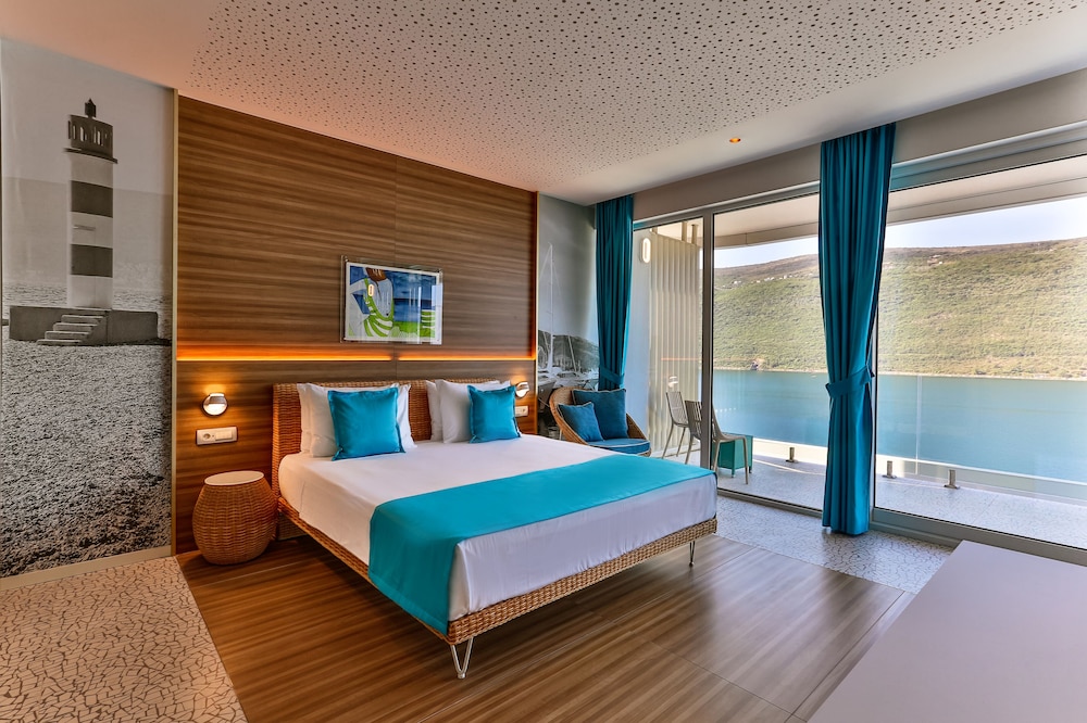Carine Hotel Kumbor — Hotel rooms in Kumbor, Herceg Novi Municipality