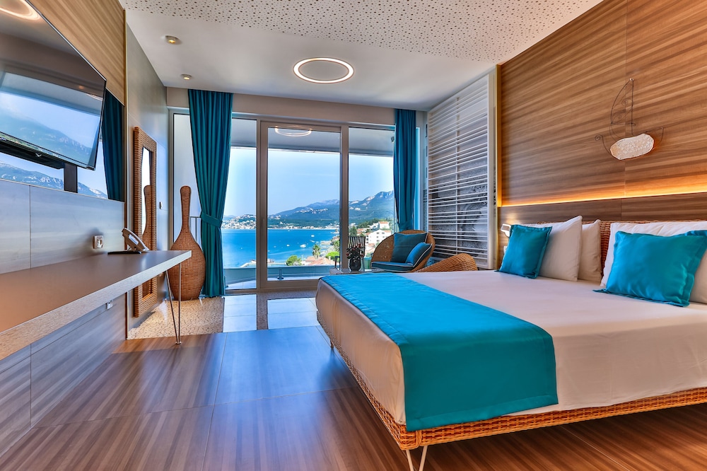 Carine Hotel Kumbor — Hotel rooms in Kumbor, Herceg Novi Municipality