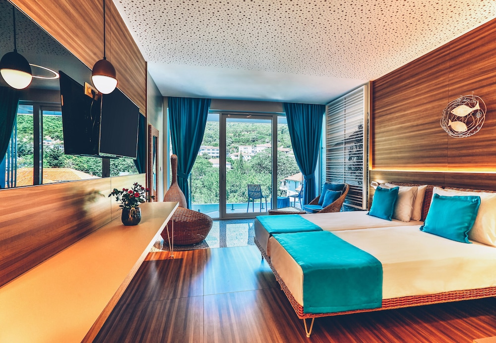 Carine Hotel Kumbor — Hotel rooms in Kumbor, Herceg Novi Municipality