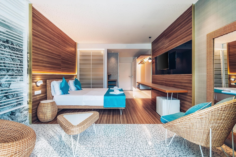 Carine Hotel Kumbor — Hotel rooms in Kumbor, Herceg Novi Municipality