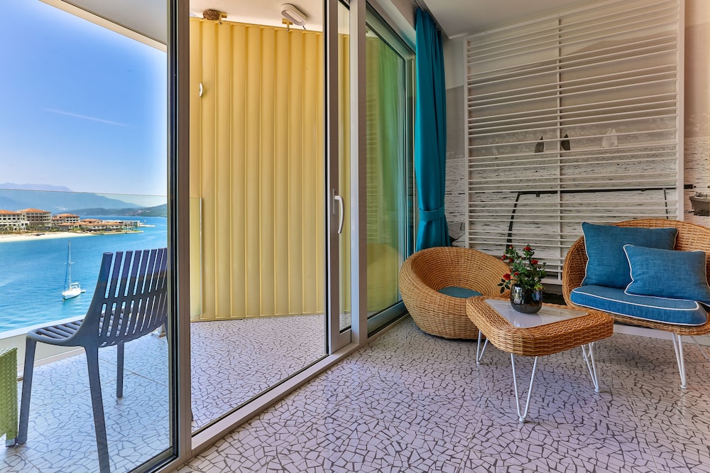 Carine Hotel Kumbor — Hotel rooms in Kumbor, Herceg Novi Municipality