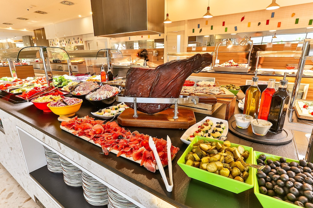 Carine Hotel Kumbor — Restaurant & bars in Kumbor, Herceg Novi Municipality