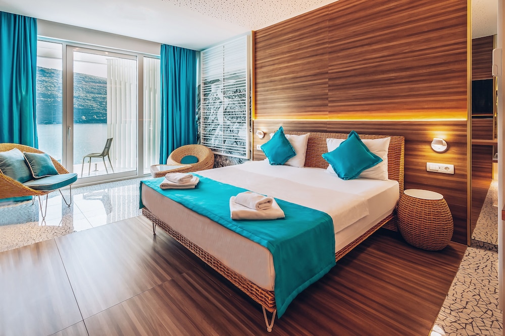 Carine Hotel Kumbor — Hotel rooms in Kumbor, Herceg Novi Municipality