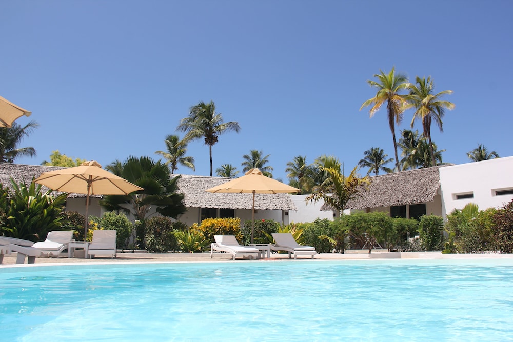 Dhow Inn Boutique Hotel — Swimming pool in Paje, Zanzibar South