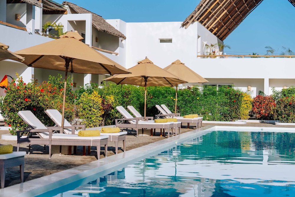Dhow Inn Boutique Hotel — Swimming pool in Paje, Zanzibar South