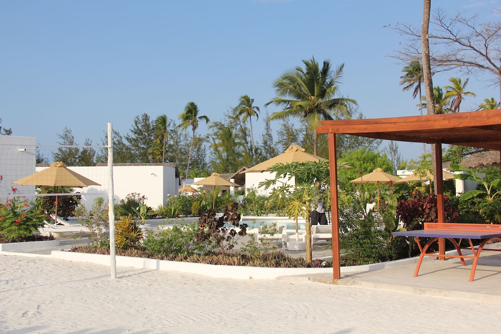 Dhow Inn Boutique Hotel — Hotel building in Paje, Zanzibar South
