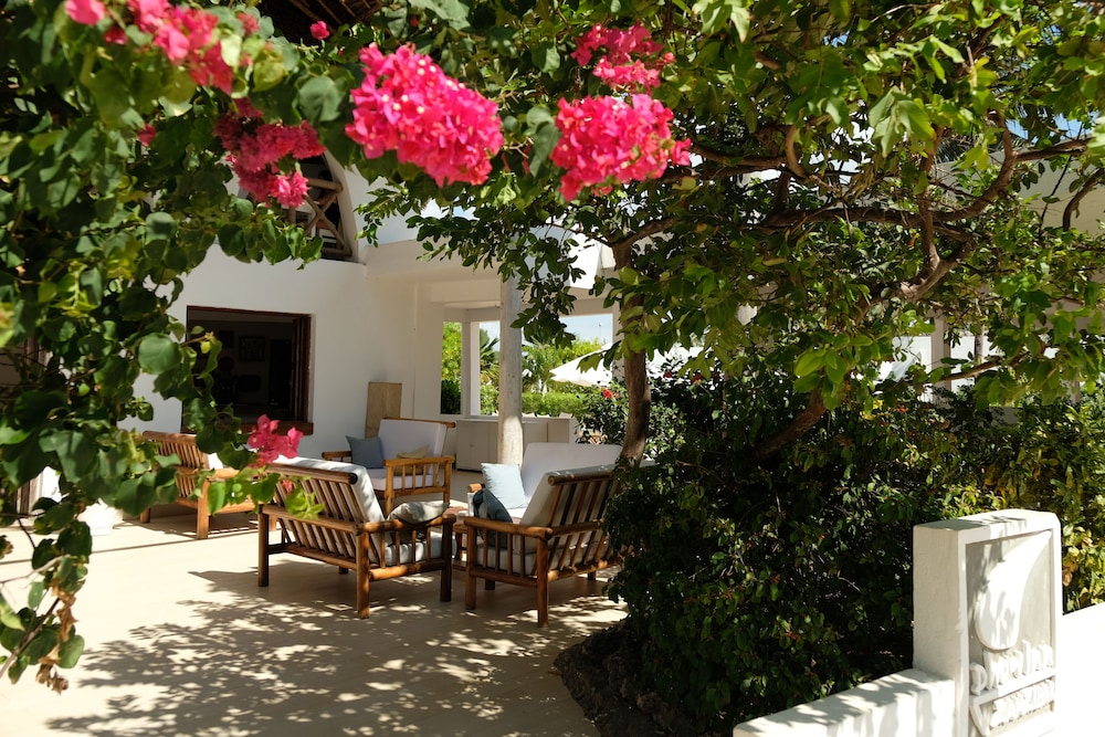 Dhow Inn Boutique Hotel — Hotel building in Paje, Zanzibar South