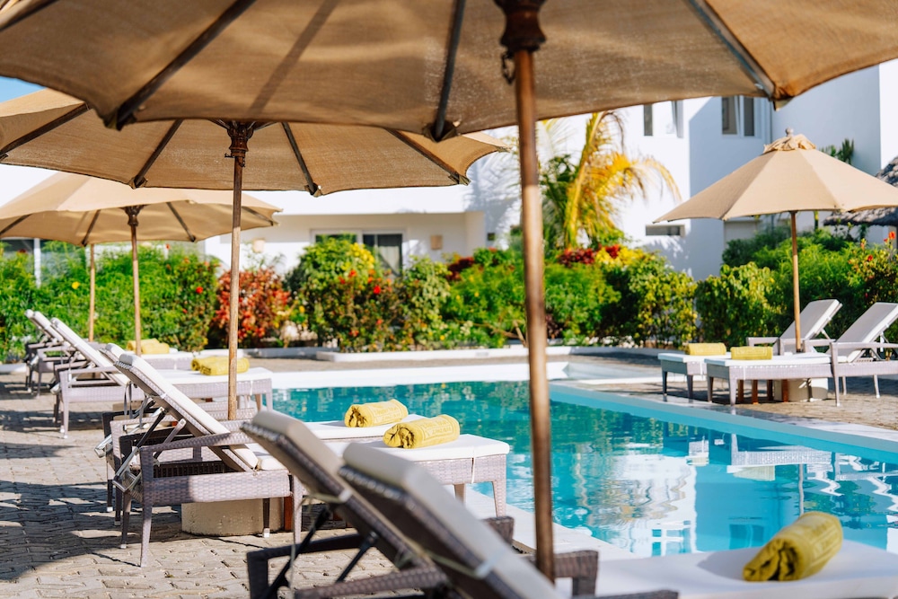 Dhow Inn Boutique Hotel — Swimming pool in Paje, Zanzibar South