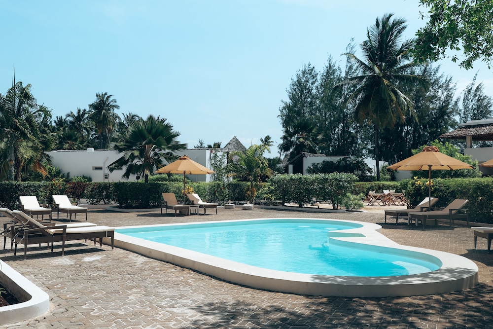 Dhow Inn Boutique Hotel — Swimming pool in Paje, Zanzibar South