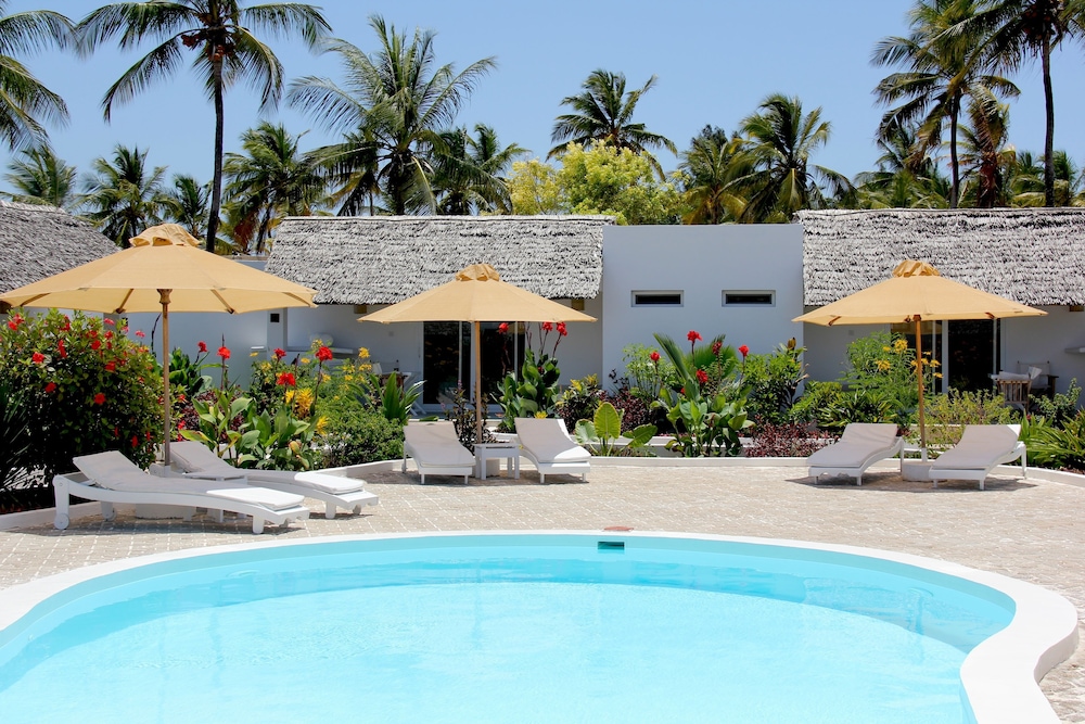 Dhow Inn Boutique Hotel — Swimming pool in Paje, Zanzibar South