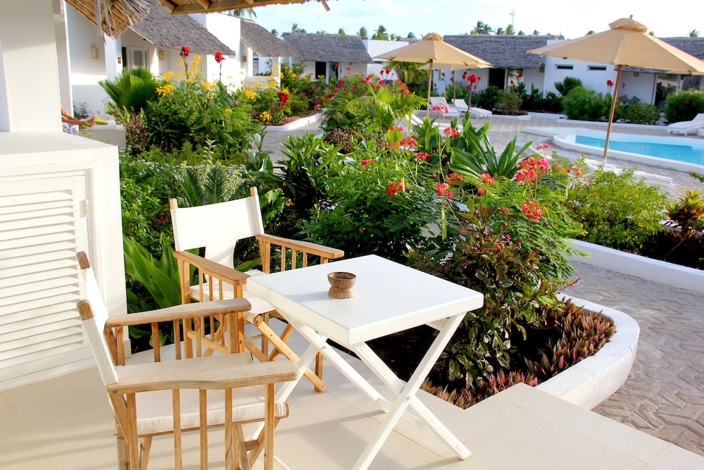 Dhow Inn Boutique Hotel — Hotel building in Paje, Zanzibar South