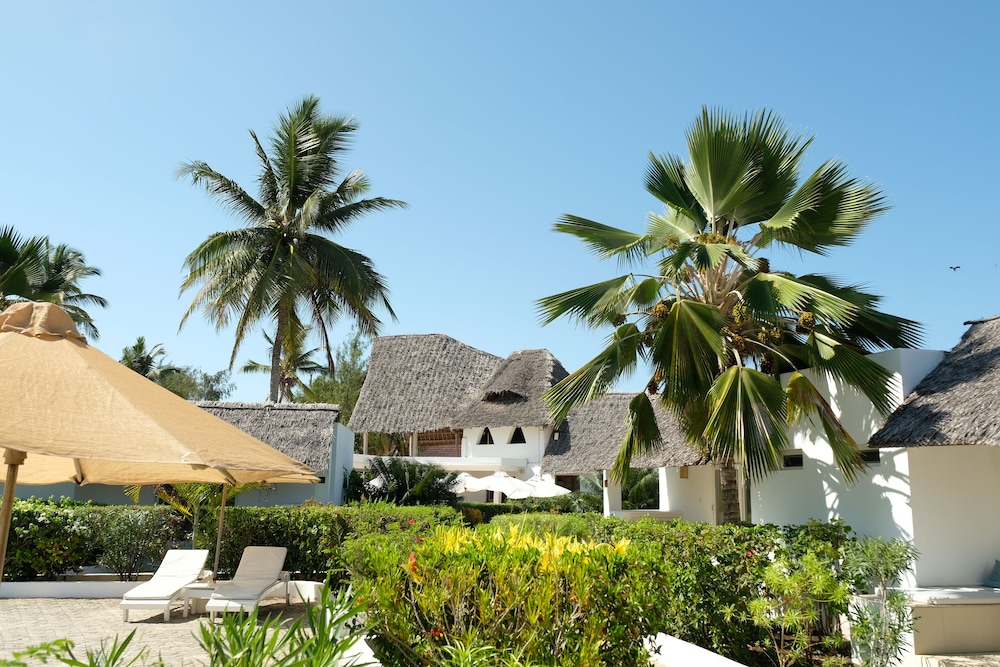 Dhow Inn Boutique Hotel — Hotel building in Paje, Zanzibar South