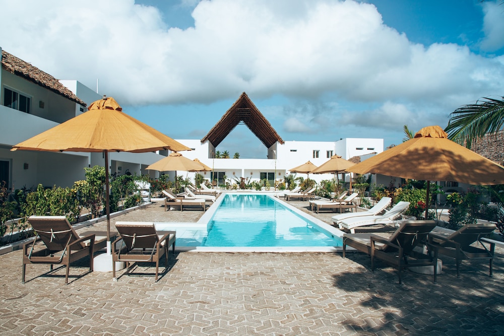 Dhow Inn Boutique Hotel — Swimming pool in Paje, Zanzibar South