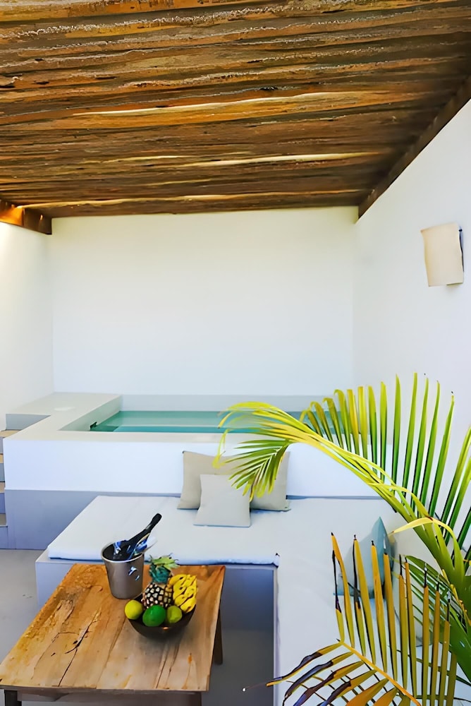Dhow Inn Boutique Hotel — Hotel rooms in Paje, Zanzibar South